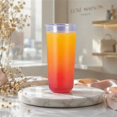 700 ml-U plastikiniai pieno kokteilių puodeliai